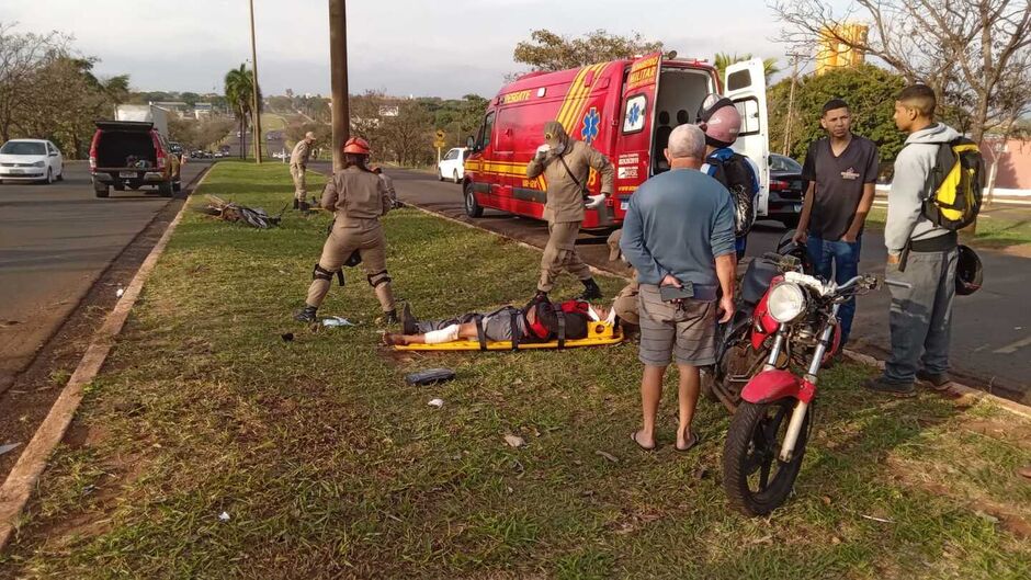 Dois motociclistas ficaram com ferimentos graves após acidente