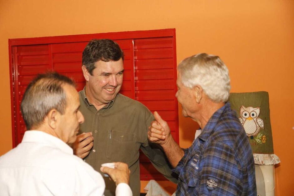 O encontro aconteceu na noite de ontem, terça-feira (12)