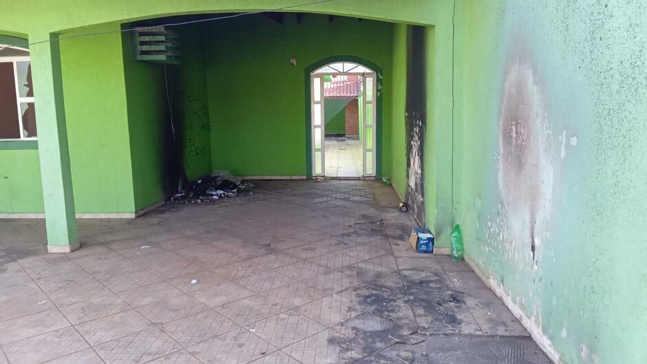 Casa vira moradia de usuários de drogas em Campo Grande