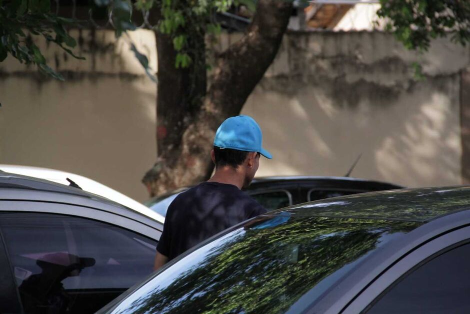 Ele chegou na delegacia por volta das 9 horas