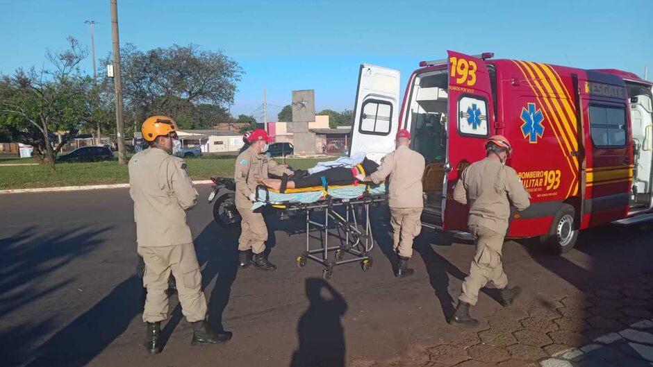 Vítima sendo socorrida