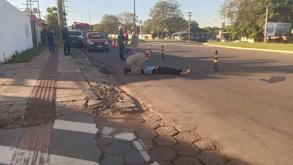 Vítima sendo socorrida