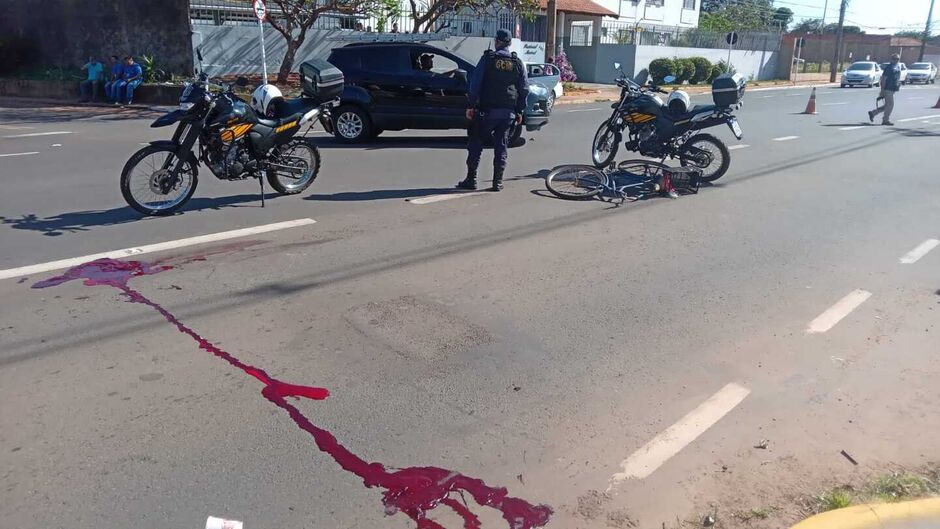 Ciclista teve a cabe&ccedil;a esmagada pelo &ocirc;nibus