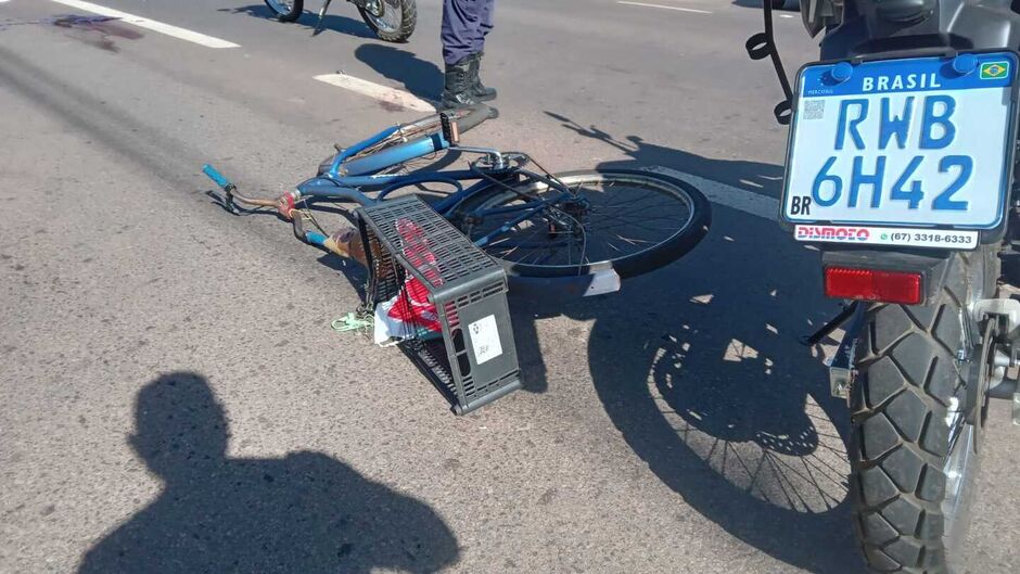 Ciclista teve a cabe&ccedil;a esmagada pelo &ocirc;nibus