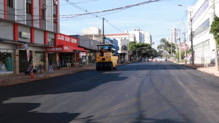 Obras de recapeamento ocorrem na rua Dom Aquino