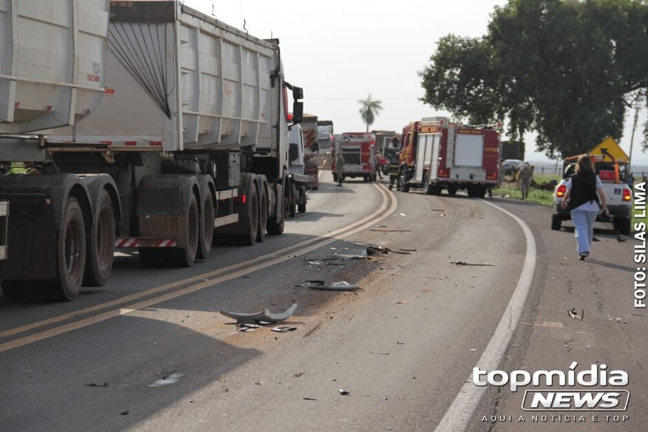 Batida matou três ocupantes de carro na BR-262