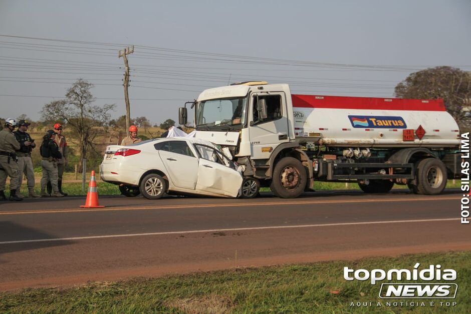 Batida matou três ocupantes de carro na BR-262