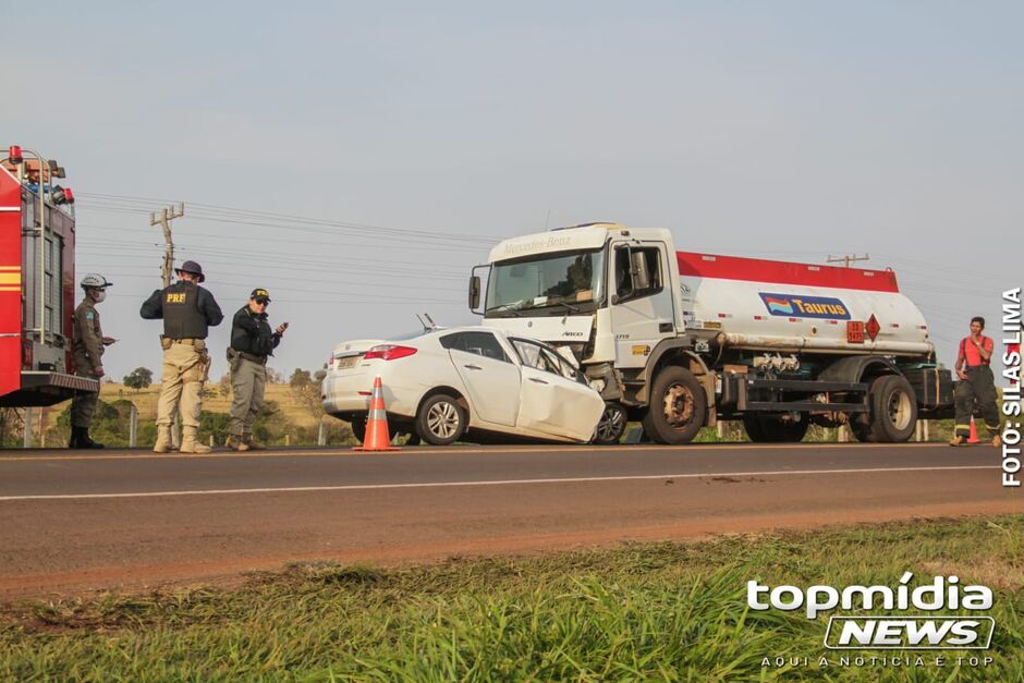 Batida matou três ocupantes de carro na BR-262