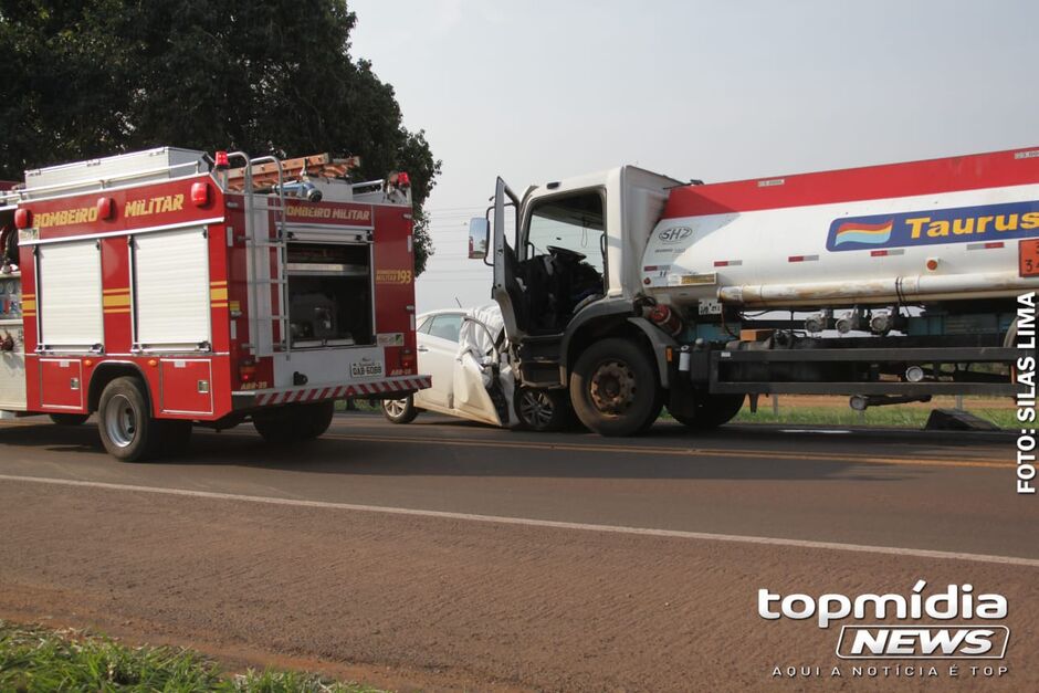 Batida matou três ocupantes de carro na BR-262