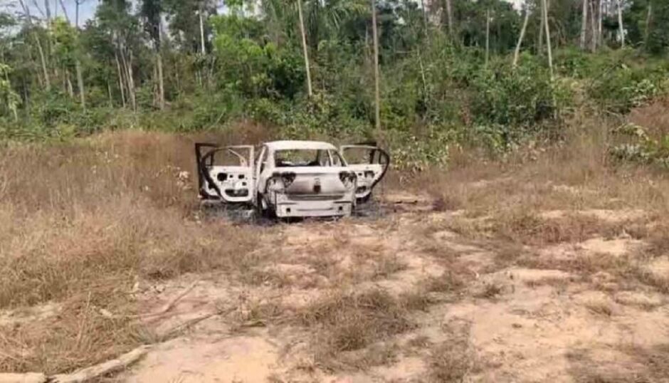 Carro do grupo executado foi queimado 