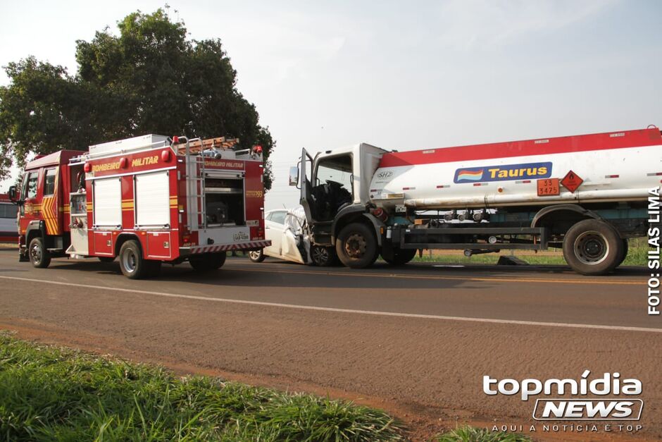 Batida matou três ocupantes de carro na BR-262