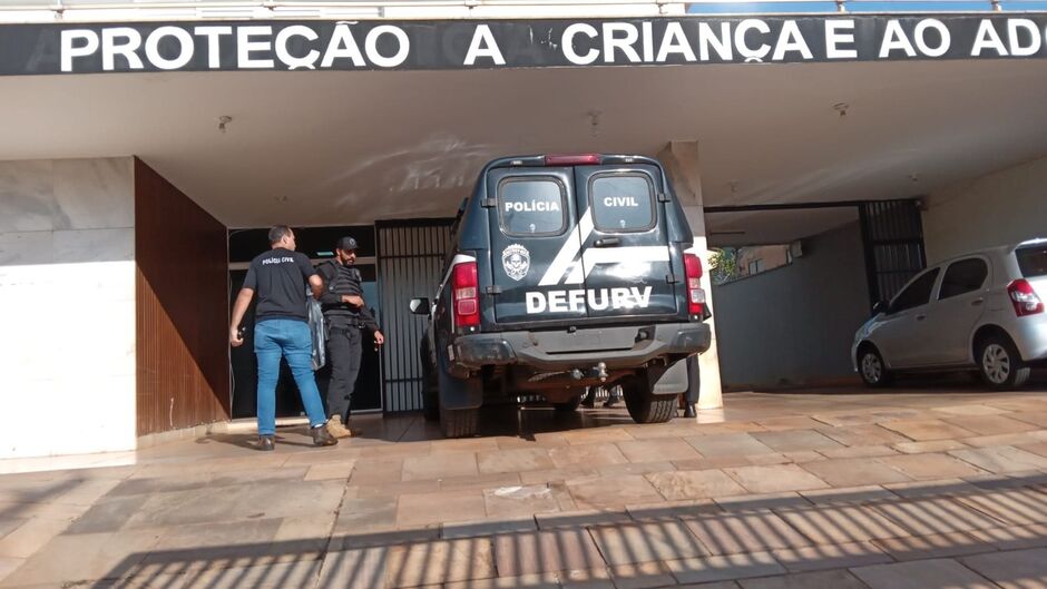 Polícia apreende computadores de suspeitos 