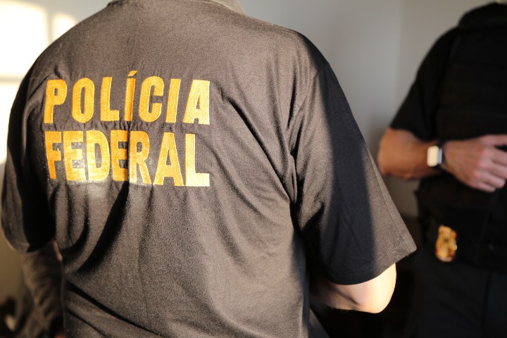 A investigação demonstrou que o esquema criminoso proporcionou a geração de dezenas de benefícios fraudulentos