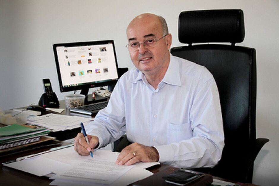 Prefeito de Nova Andradina José Gilberto admitiu comissionada no cargo de controladora