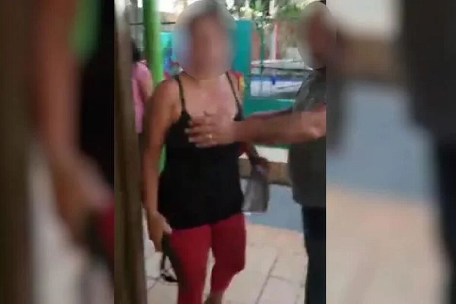 Mulher desrespeitou regras da escola 