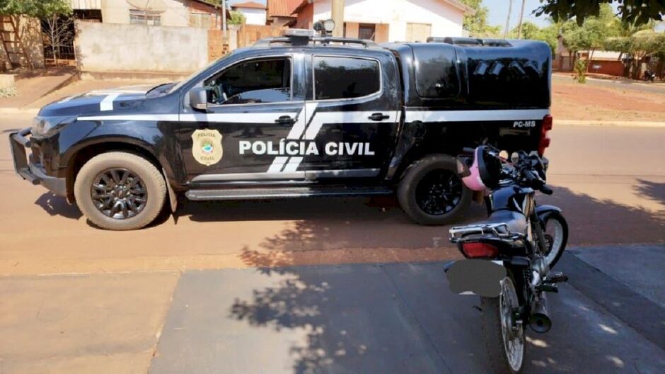 Moto foi levada de pátio e investigações continuam 