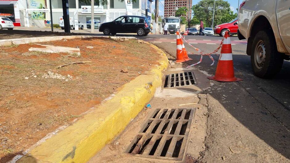 Tampa foi colocada na manhã desta segunda-feira