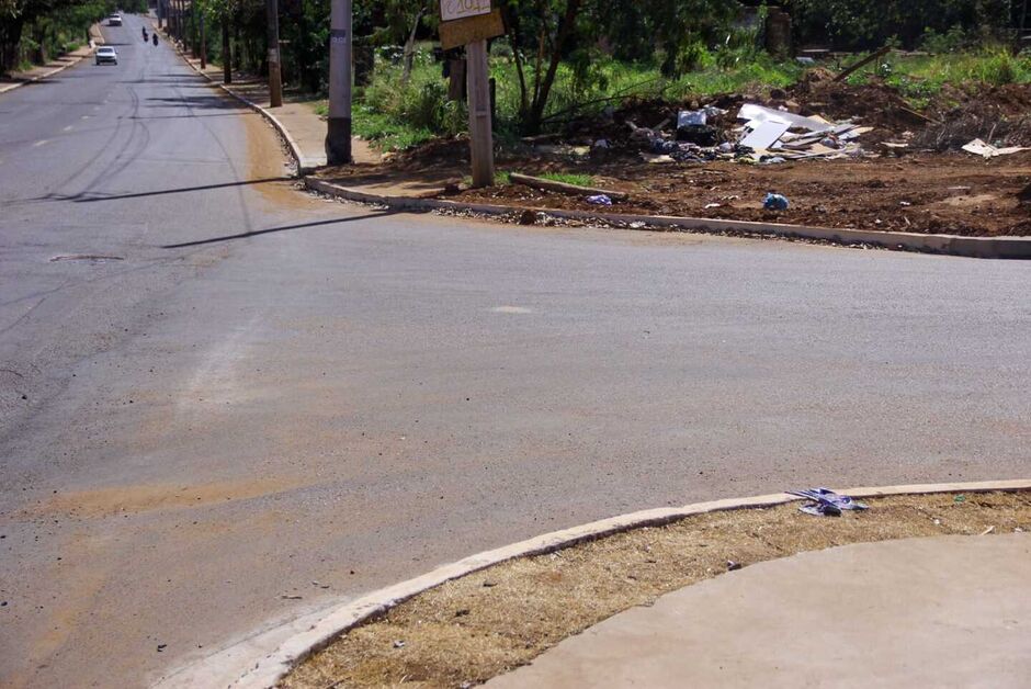 Cruzamento está sem sinalização horizontal e vertical