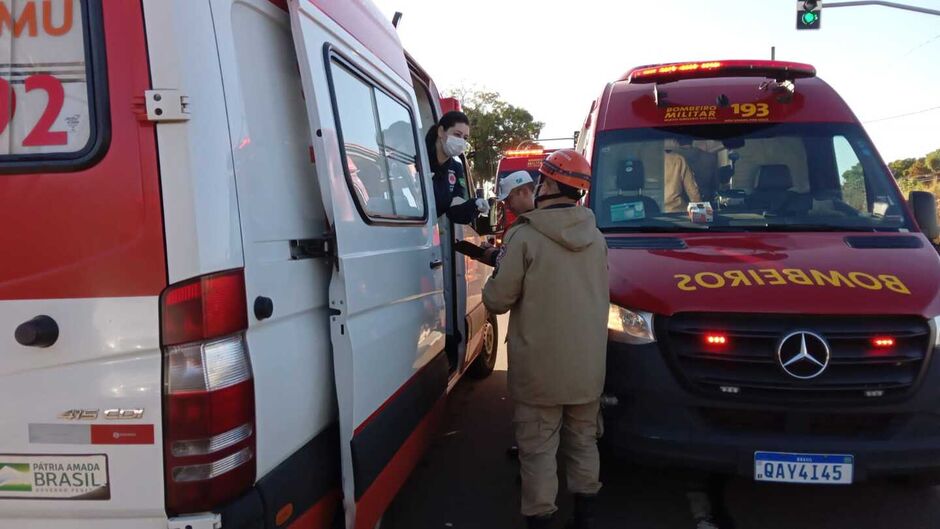 Ônibus ficou com a frente destruída