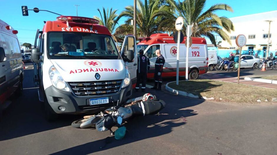 Motociclista teve fratura exposta