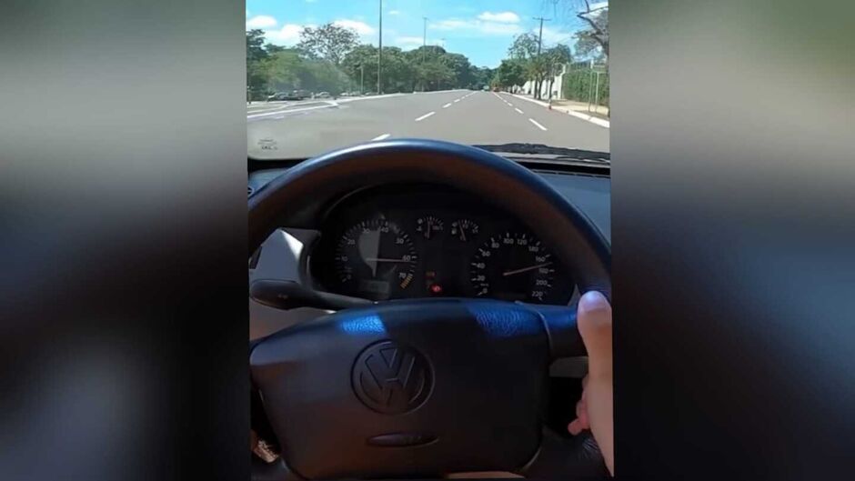 Carro atingiu alta velocidade na Afonso Pena