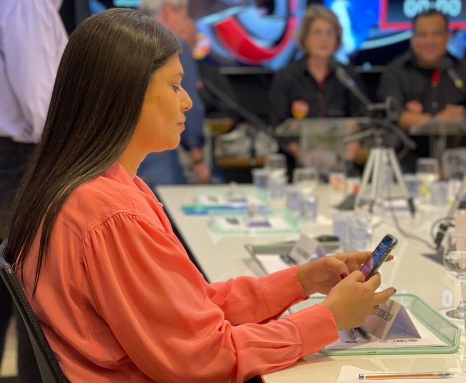 Rose Modesto firma compromisso com servidores