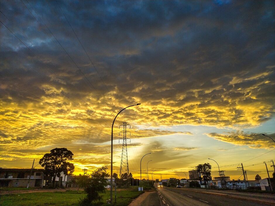 No entardecer, Campo Grande fica deslumbrante