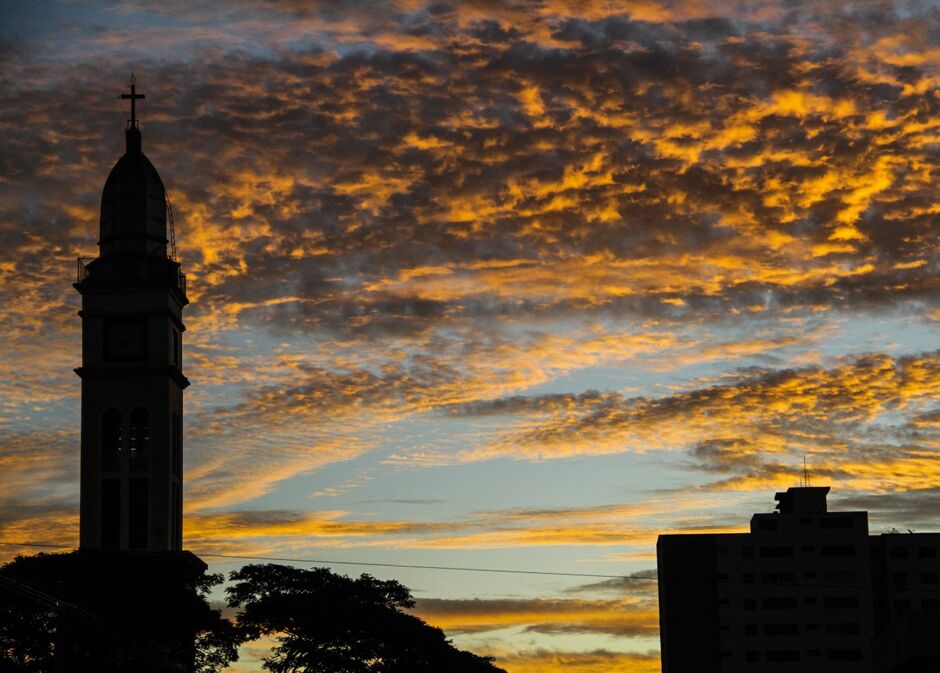 No entardecer, Campo Grande fica deslumbrante
