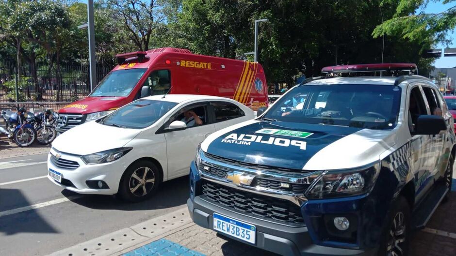 Jovem foi atendido pelo Corpo de Bombeiros e encaminhado para Santa Casa