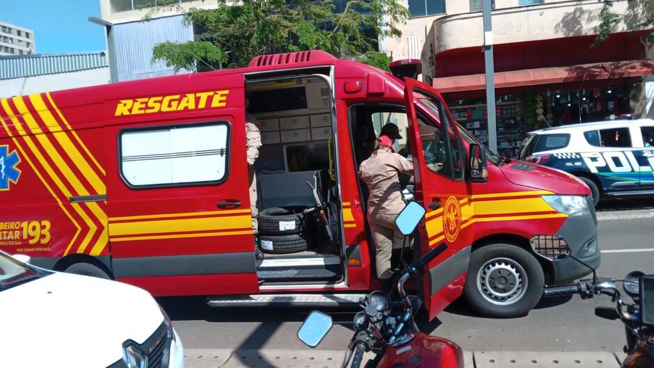 Jovem foi atendido pelo Corpo de Bombeiros e encaminhado para Santa Casa