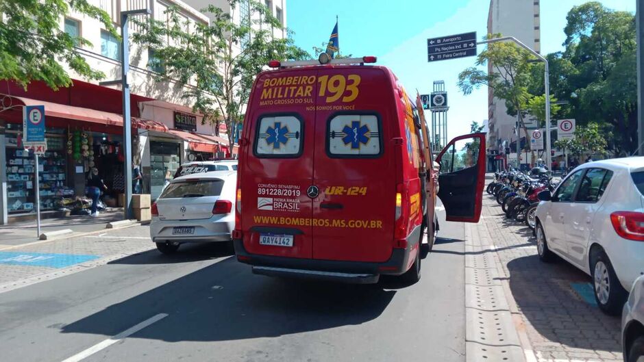 Jovem foi atendido pelo Corpo de Bombeiros e encaminhado para Santa Casa