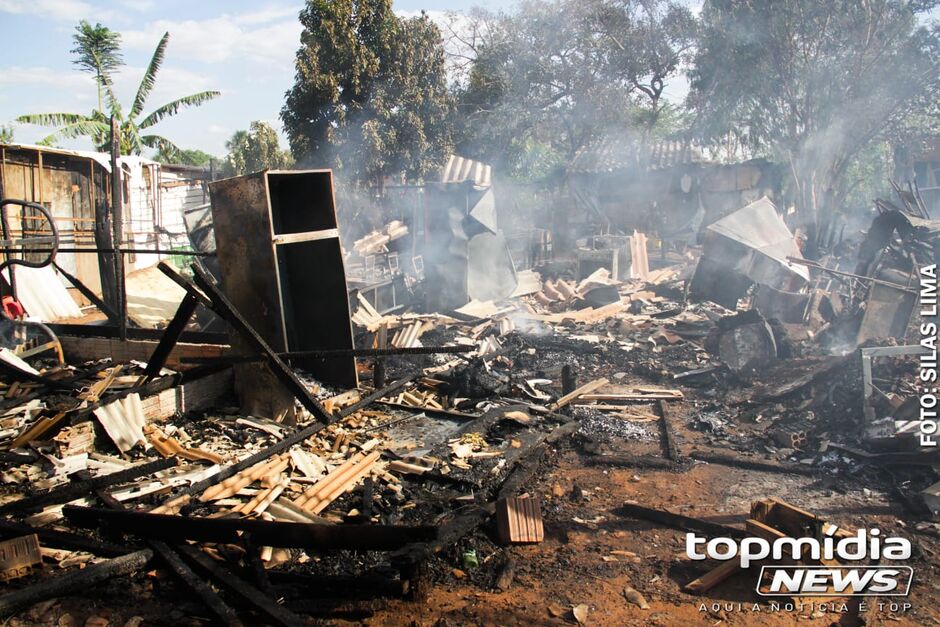 Barracos foram completamente destruídos