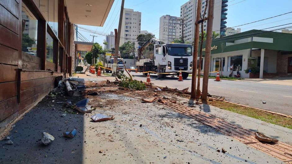 Estragos foram causados na manhã deste domingo