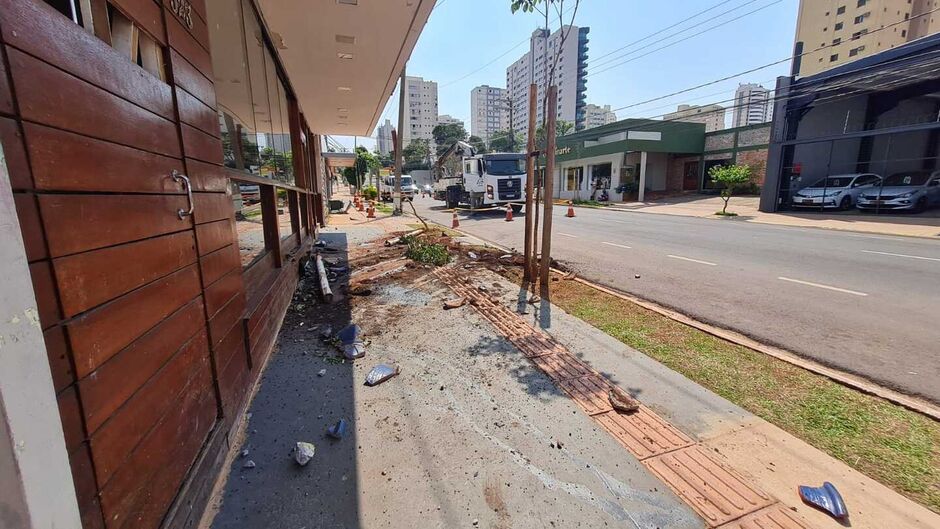 Estragos foram causados na manhã deste domingo