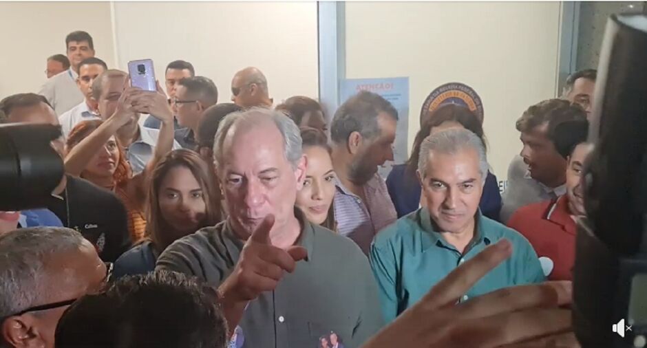 Ciro chega ao MS e detona Bolsonaro 