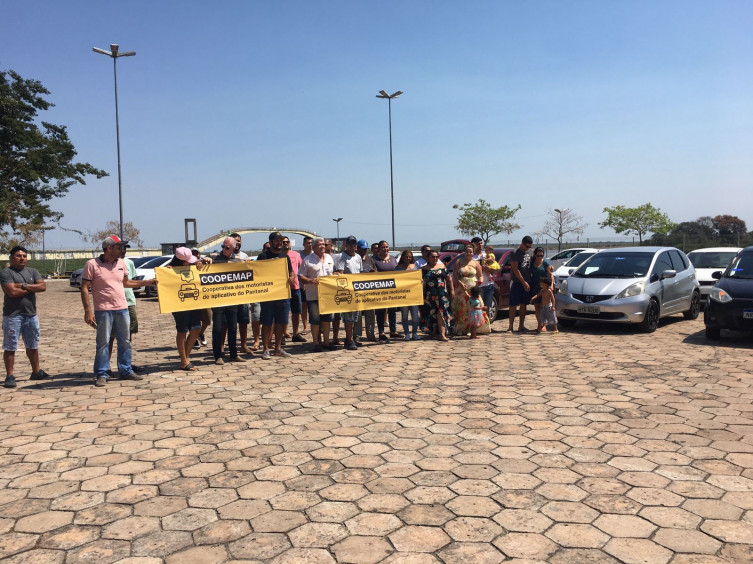 Motoristas criam cooperativa
