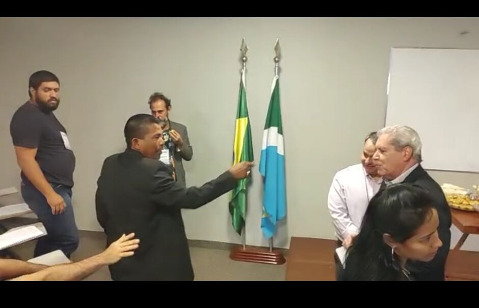 Magno Souza discutiu com Puccinelli