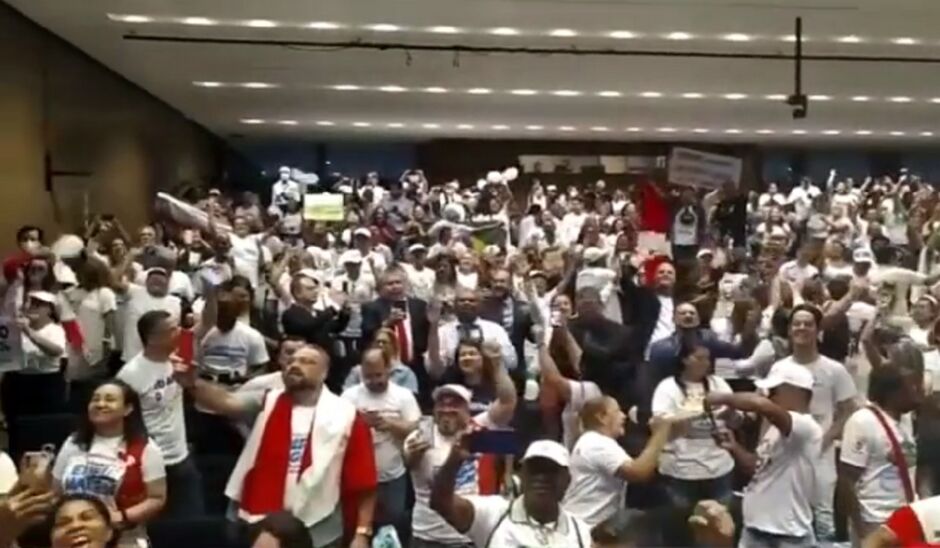 Dia que categoria celebrou aprovação do piso 