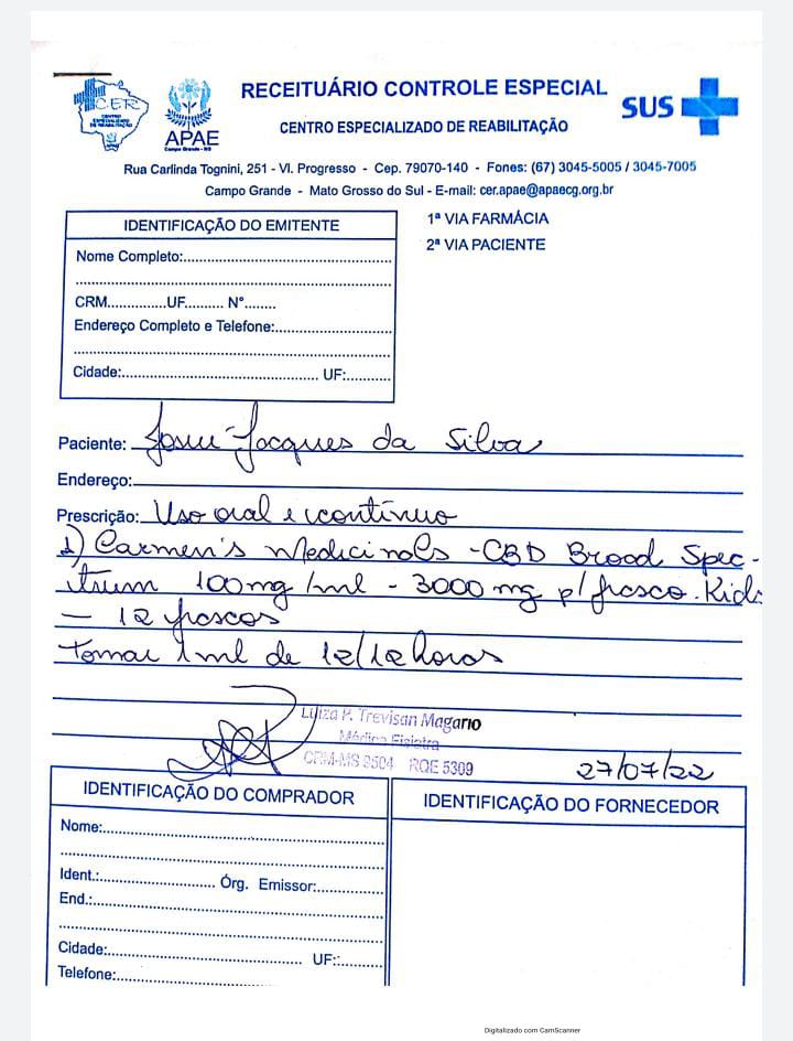 Laudiceia luta por remédio para o filho 