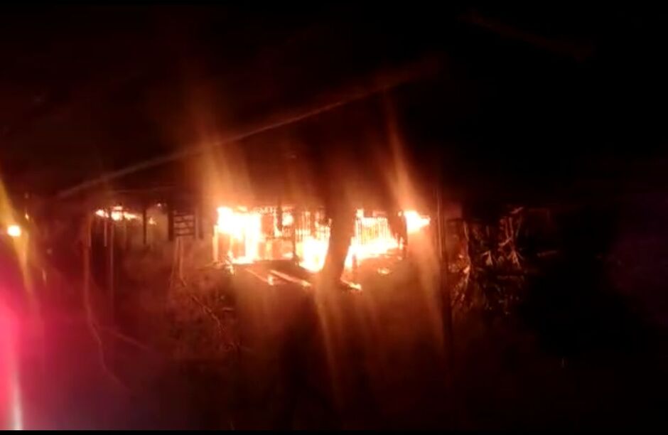 Incêndio em casa de madeira na Vila Piratininga