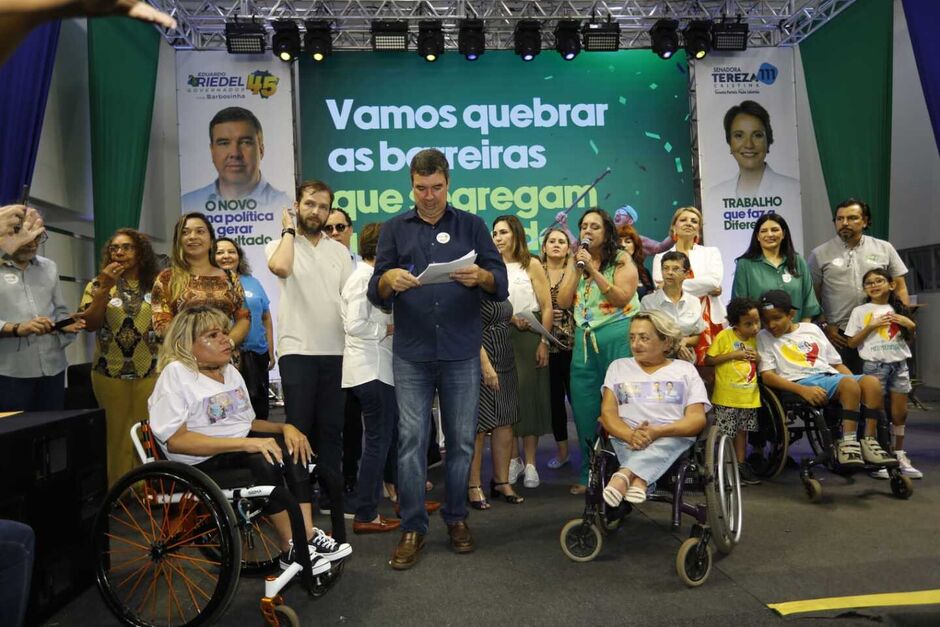 Eduardo Riedel assume compromisso com entidades e Pessoas com Deficiência