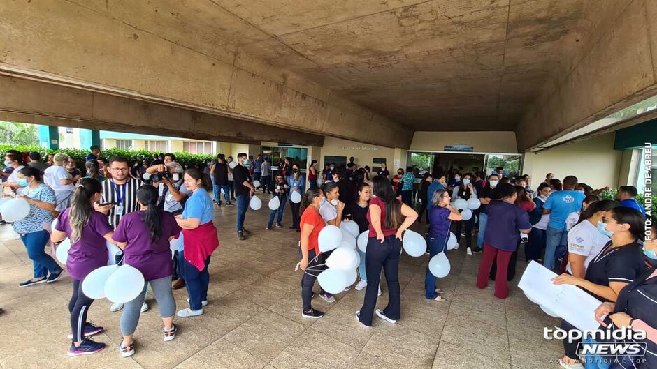 Enfermeiros em manifestação por reajuste na Santa Casa