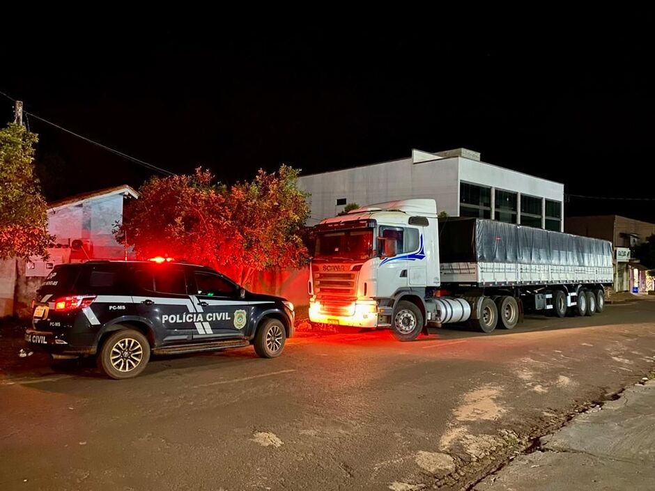 Polícia prende condutor de caminhão roubado