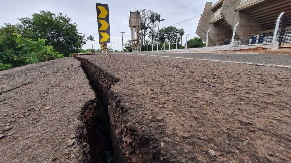 Trecho está desabando cada vez mais