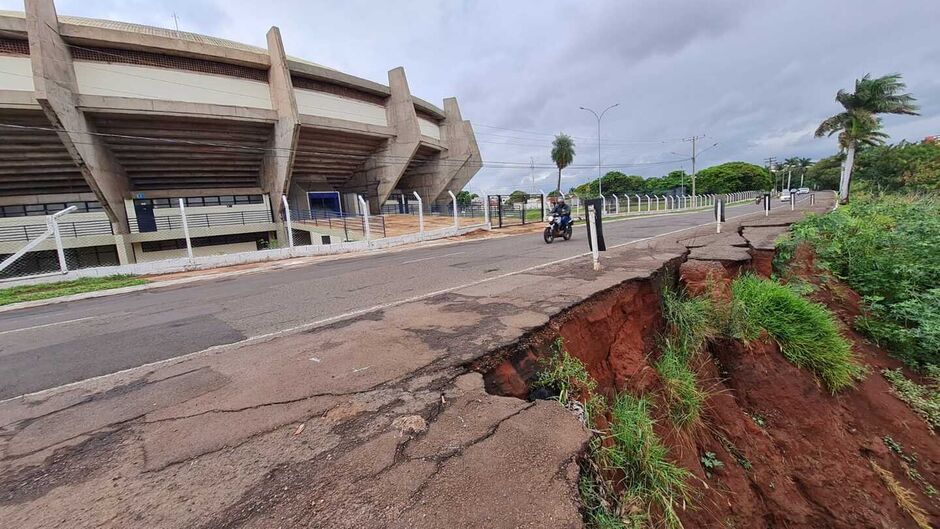 Trecho está desabando cada vez mais