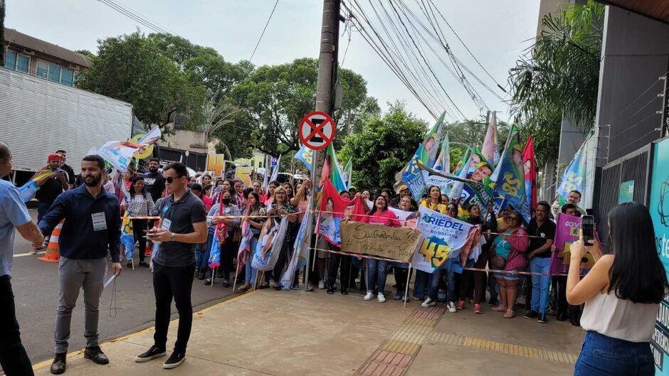 Torcidas ficaram divididas para evitar confusões