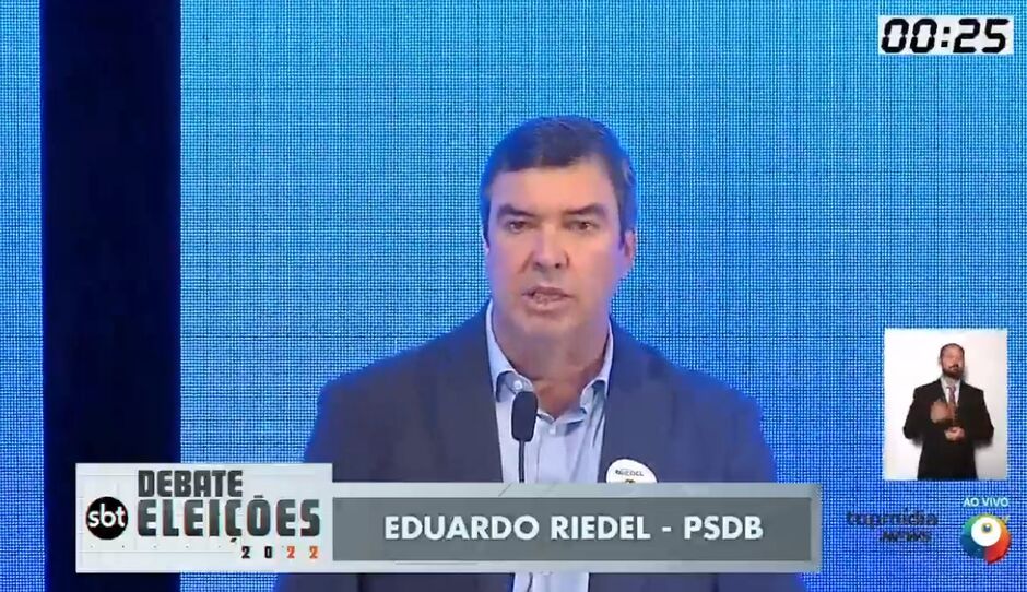 Riedel foi o primeiro a perguntar no debate