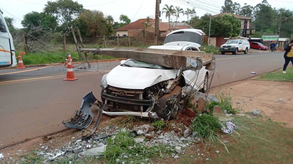O veículo ficou destruído