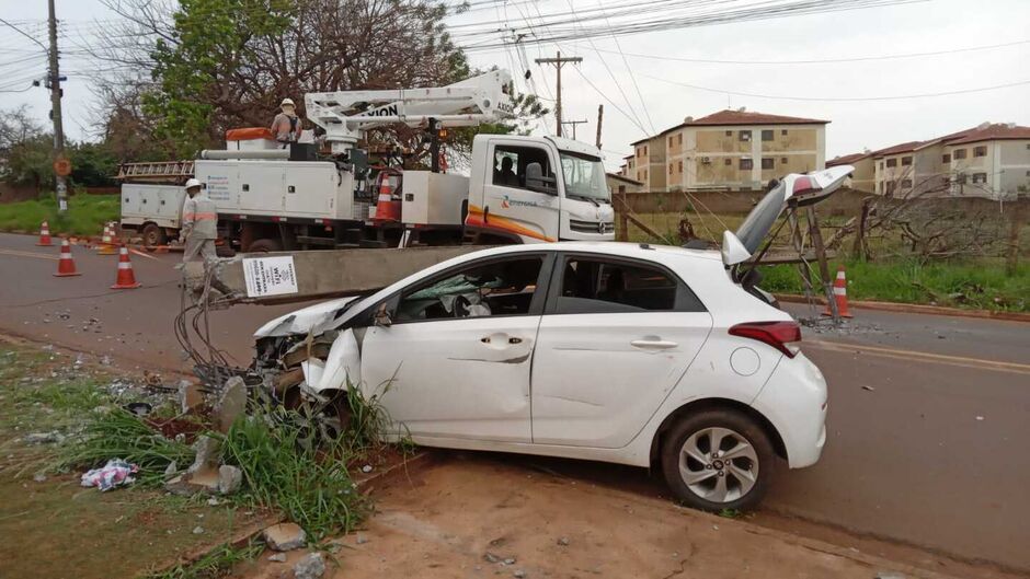 O veículo ficou destruído