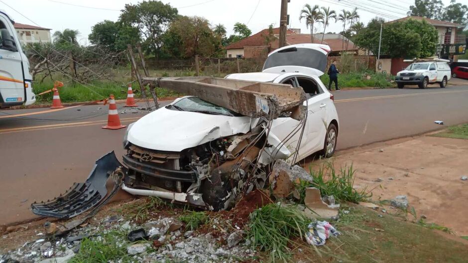 O veículo ficou destruído